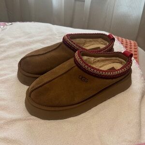 UGG Tazz Platform Slipper - Chesnut
